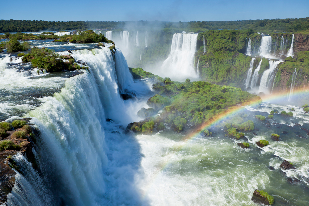 Amazing natural wonders Iguazu-Falls-www.istockphoto.comgbphotoargentina-iguazu-waterfalls-garganta-del-diablo-with-rainbow-gm155384430-19452951-Grafissimo