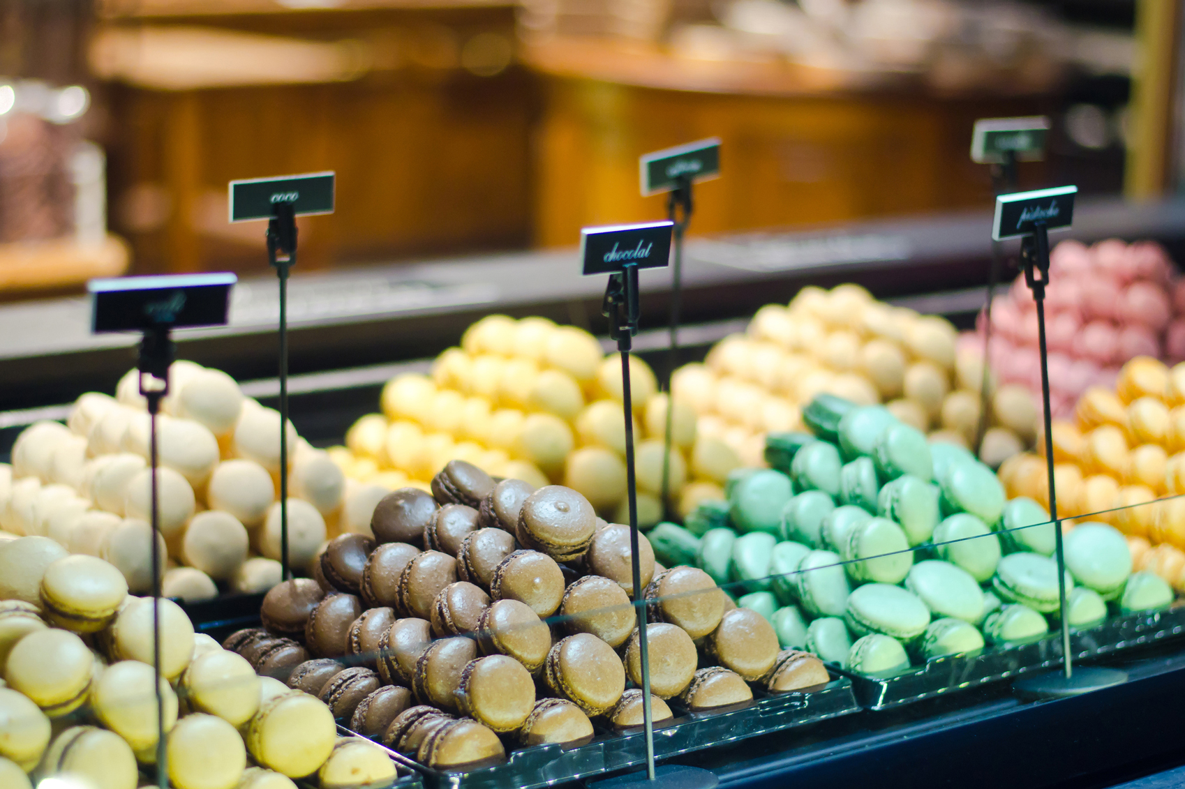 Real Paris Macarons-www.istockphoto.comgbphotomacarons-of-france-gm467187587-33880670-MarioGuti