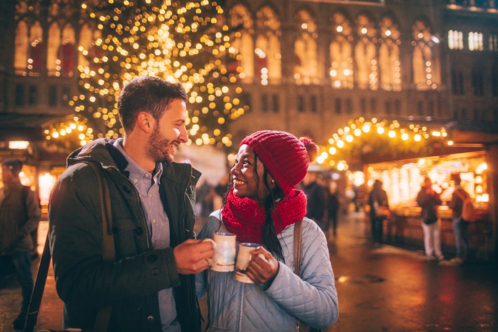 People who put up Christmas decorations early are happier