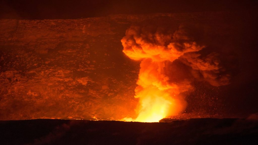 volcano eruption hawai'i volcanoes national park