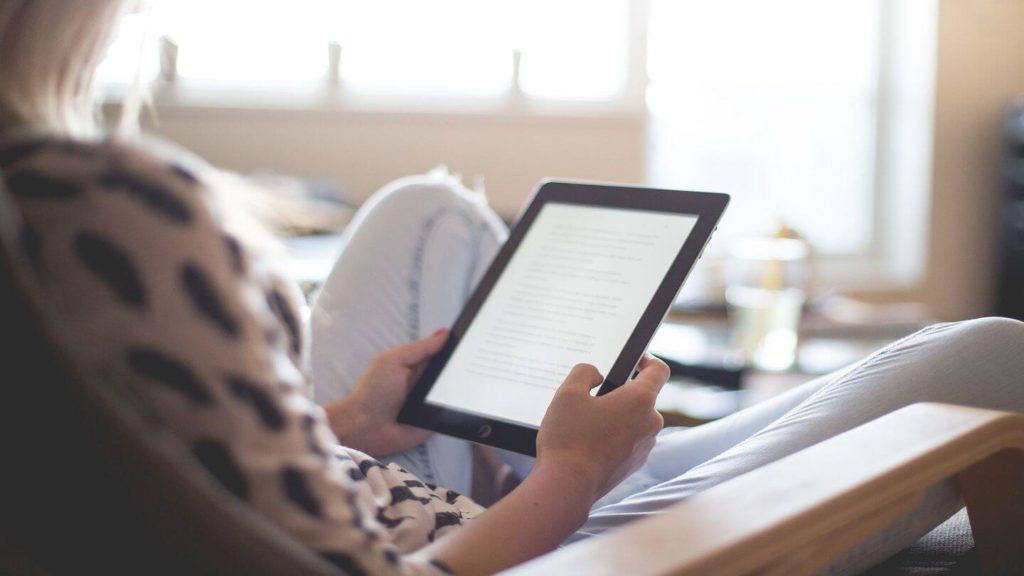 woman reading kindle spoil your mum
