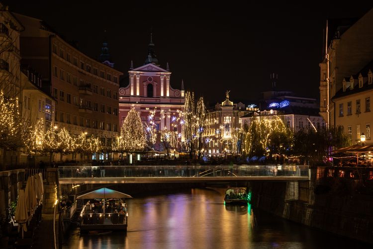 8 magical reasons to visit the Christmas markets in Slovenia