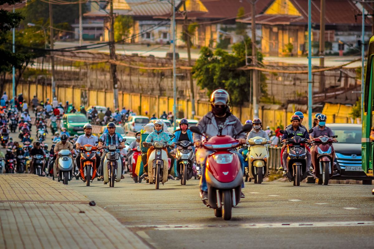 How to cross the road in Vietnam! 