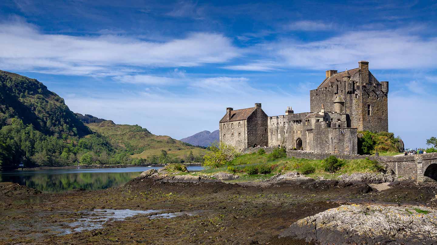 Majestic manors and castles to visit in Scotland - Real Word