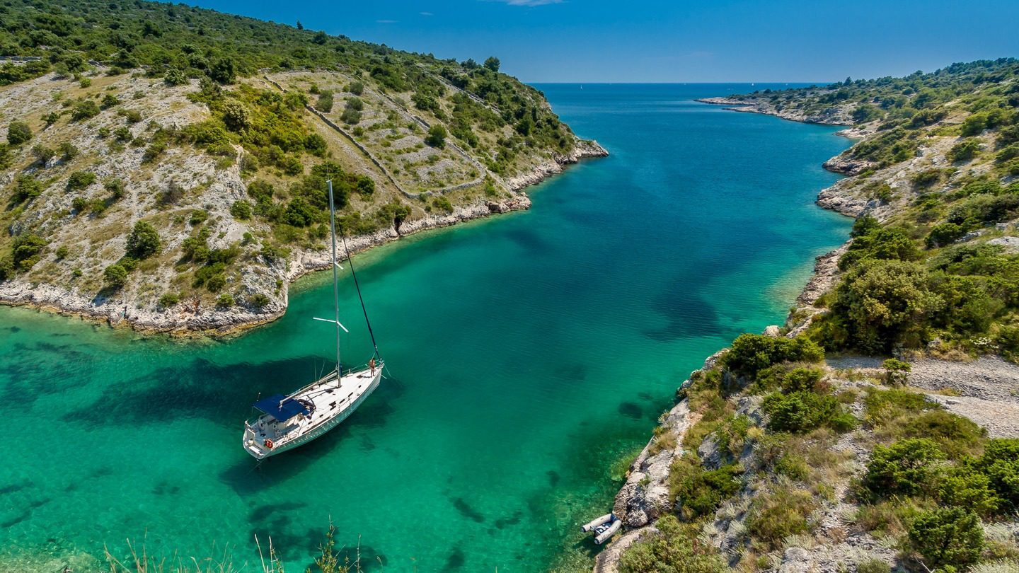 boat sailing on turquoise oceans in Croatia