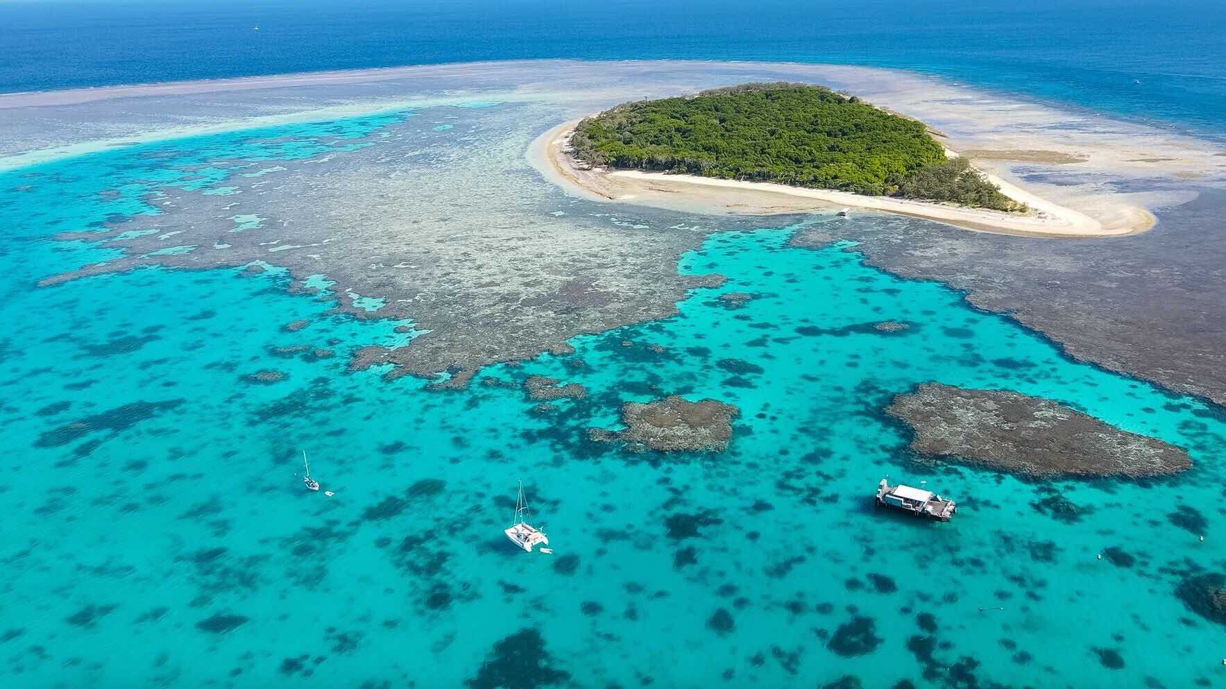 Aerial view of lady Musgrave island and the great barrier reef, queensland, Australia 