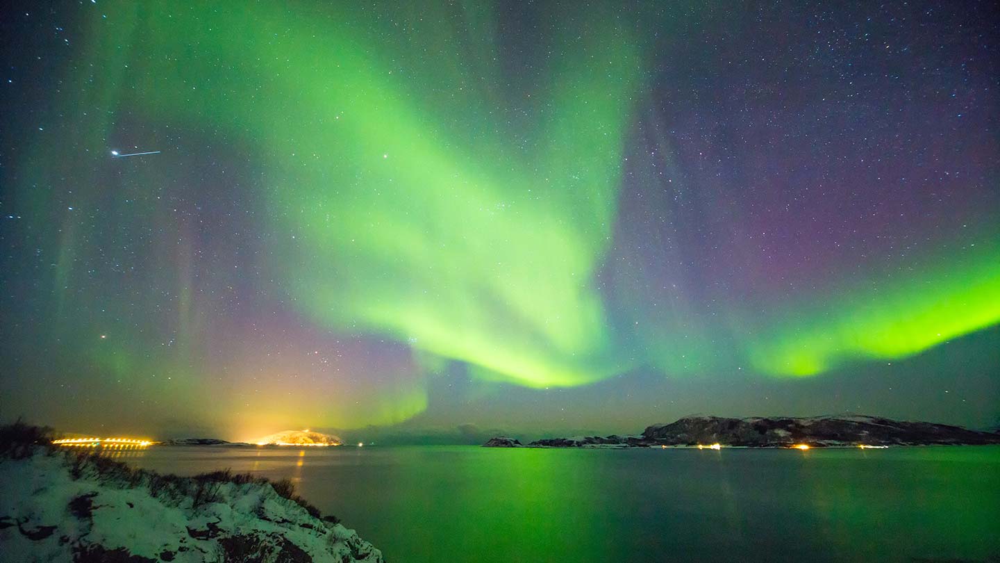 iceland norway northern lights        
        <figure class=