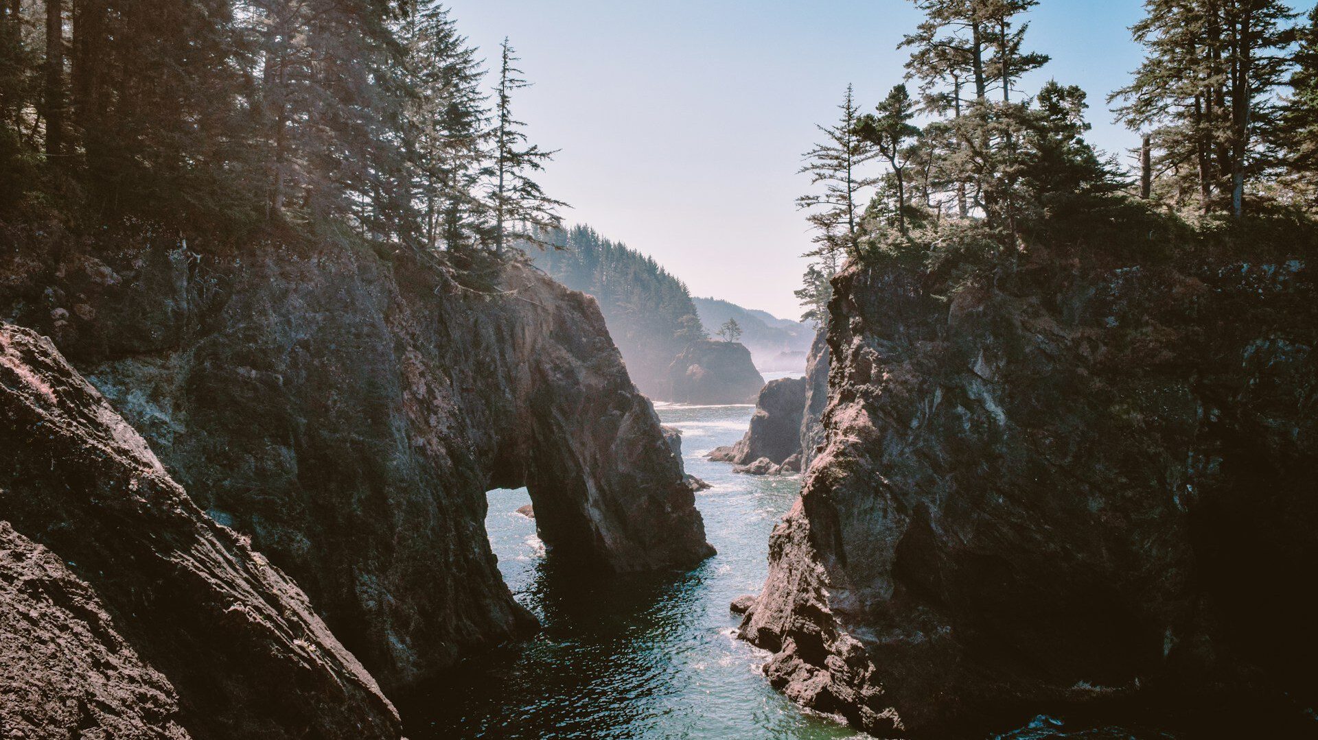 Image of Oregon's dramatic rocky coastline